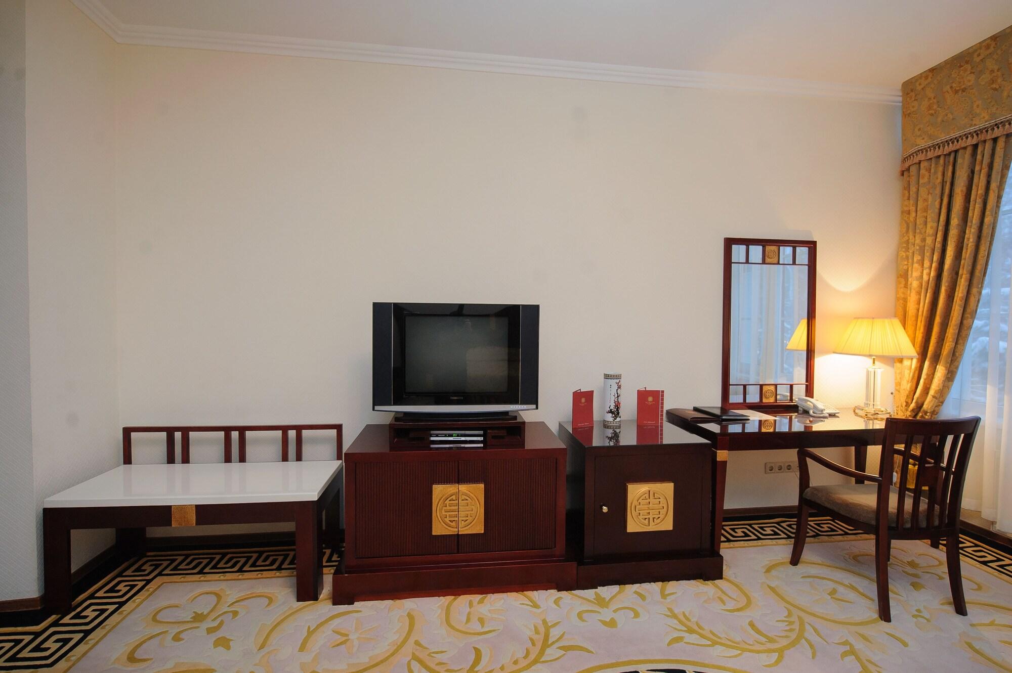 Hotel Royal Park Кишинёв Экстерьер фото