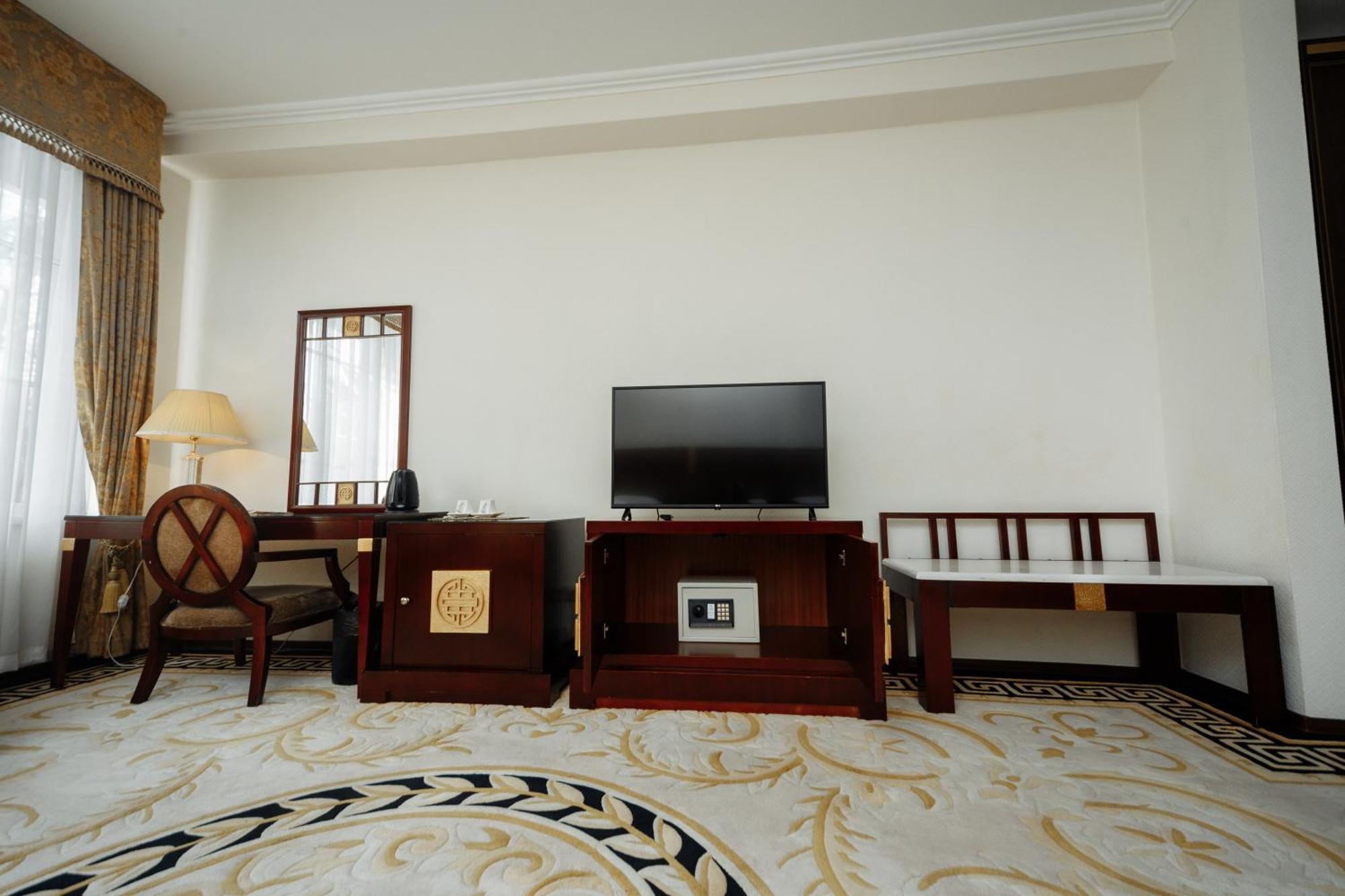 Hotel Royal Park Кишинёв Экстерьер фото