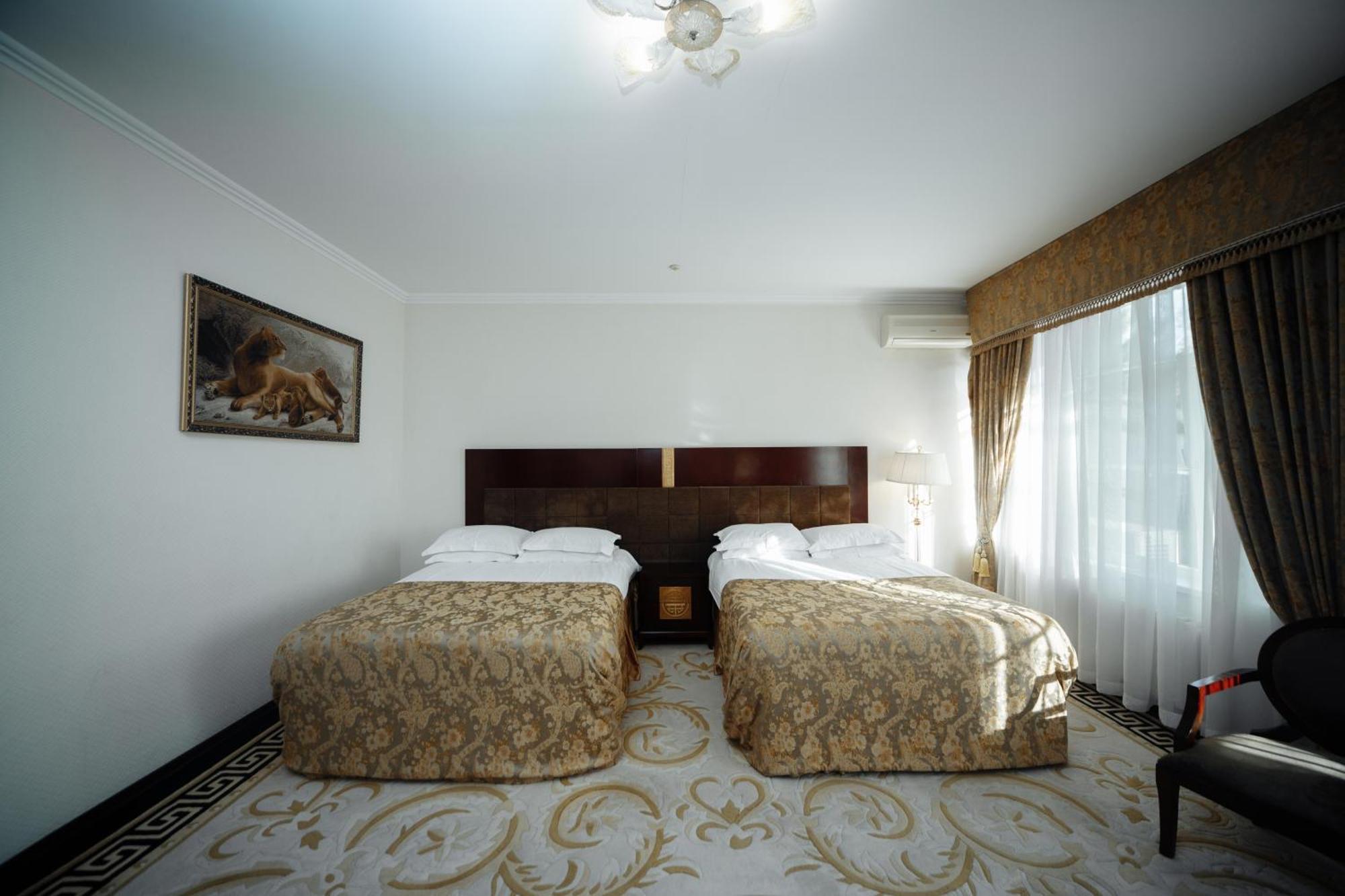 Hotel Royal Park Кишинёв Экстерьер фото