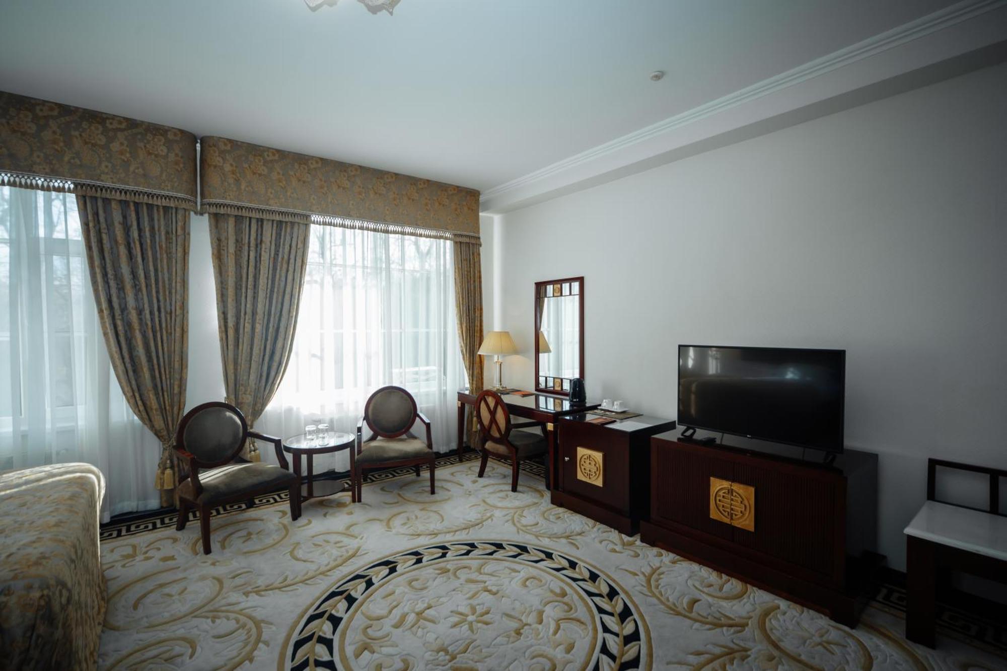 Hotel Royal Park Кишинёв Экстерьер фото