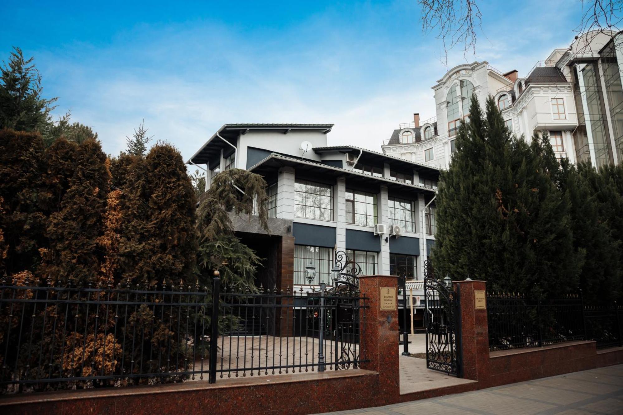 Hotel Royal Park Кишинёв Экстерьер фото